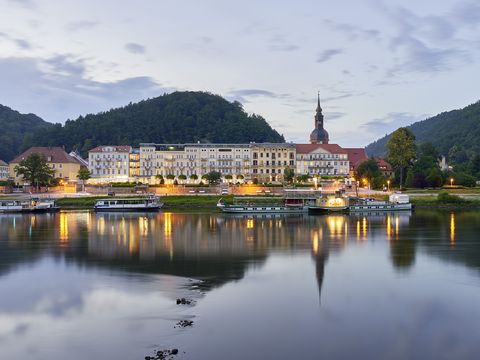 Hotel Elbresidenz an der Therme - Blick von der Elbe